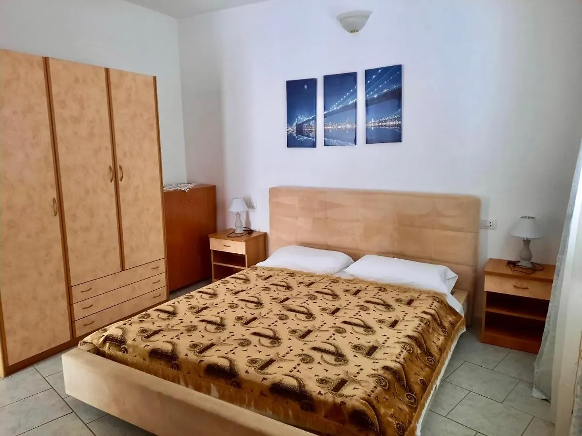 L'Oasi Di Chia Bed & Breakfast 0*,