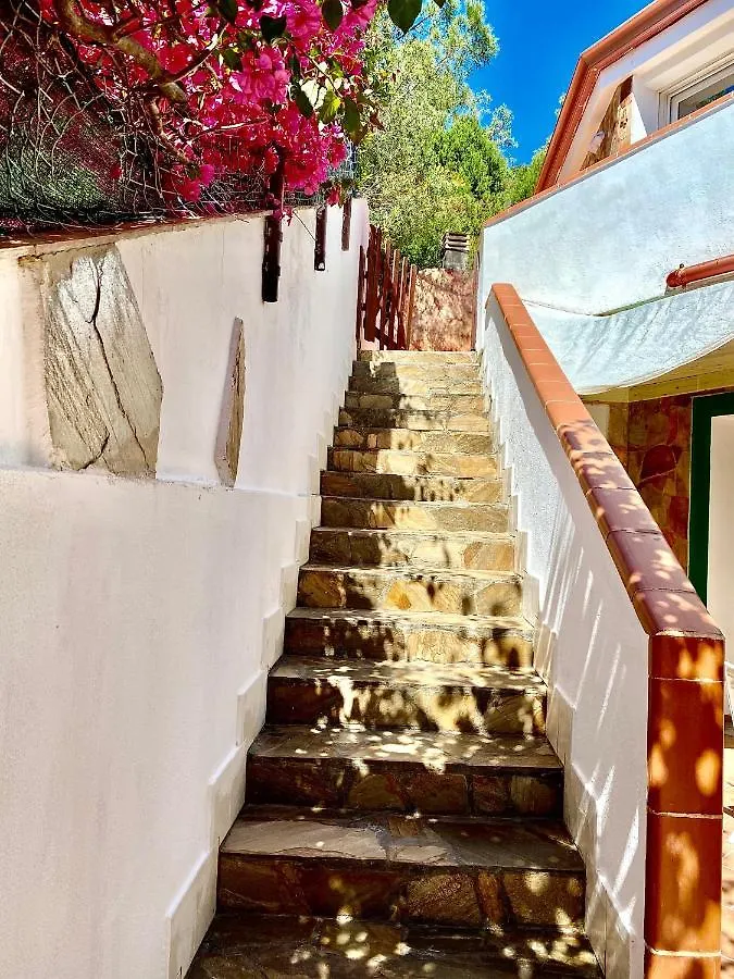 L'Oasi Di Chia Bed & Breakfast