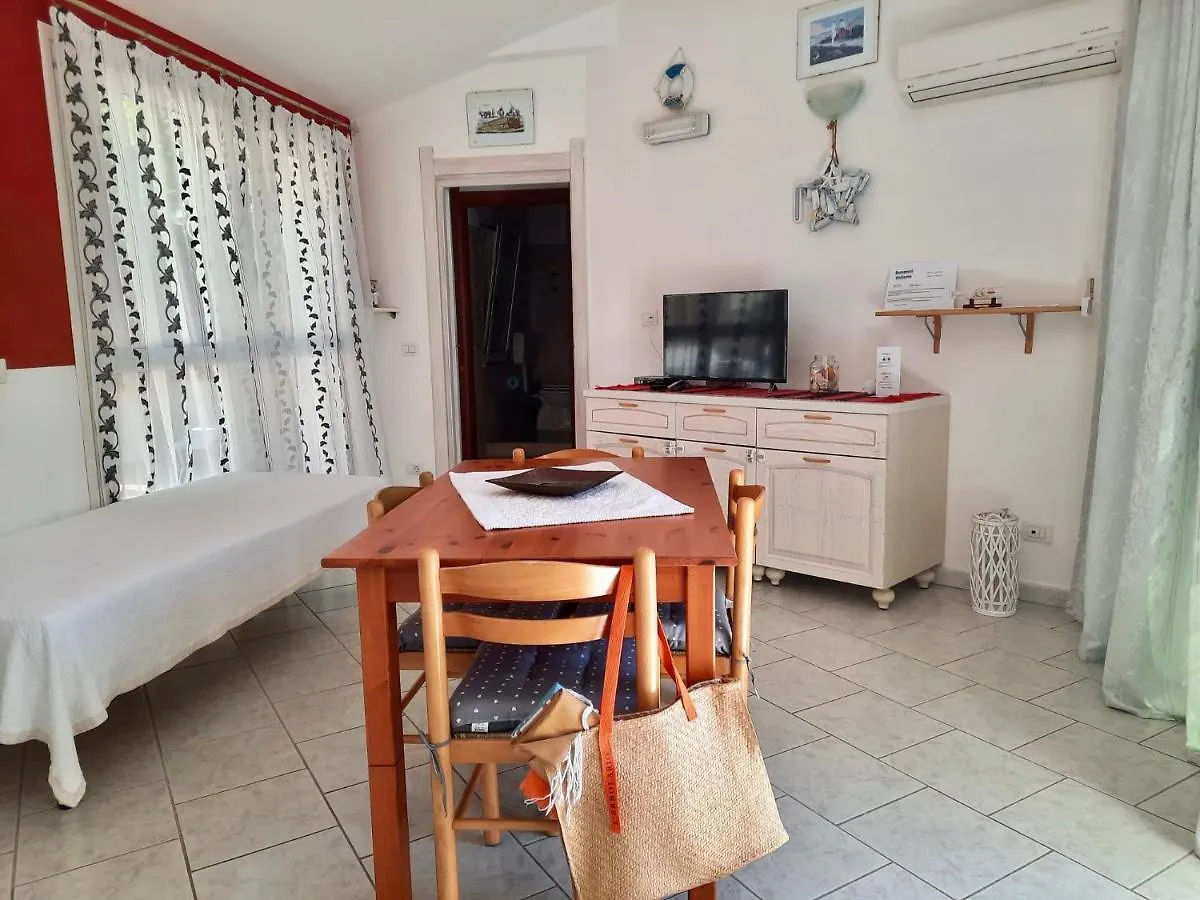 L'Oasi Di Chia Bed & Breakfast