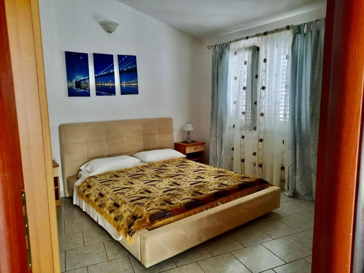 L'Oasi Di Chia Bed & Breakfast