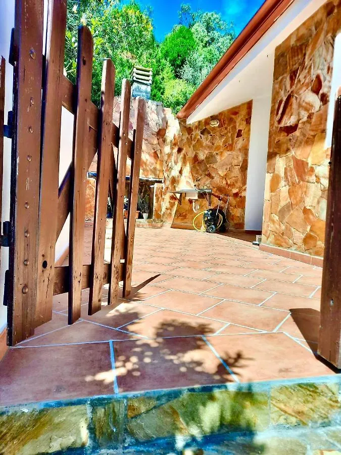 L'Oasi Di Chia Bed & Breakfast