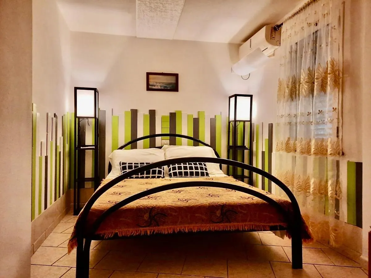 L'Oasi Di Chia Bed & Breakfast