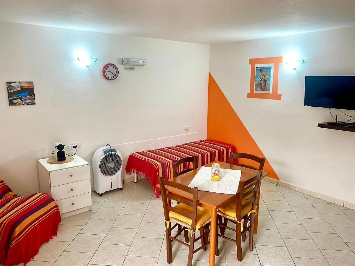 L'Oasi Di Chia Bed & Breakfast