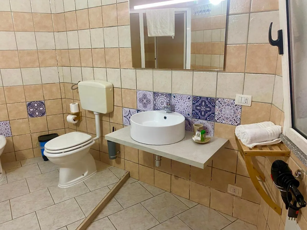 L'Oasi Di Chia Bed & Breakfast