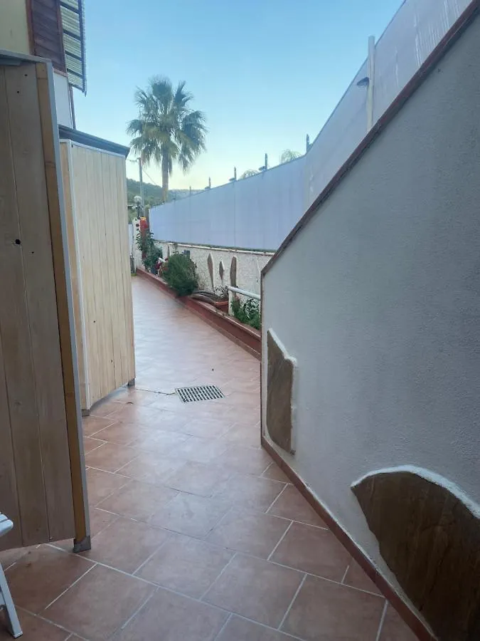 L'Oasi Di Chia Bed & Breakfast