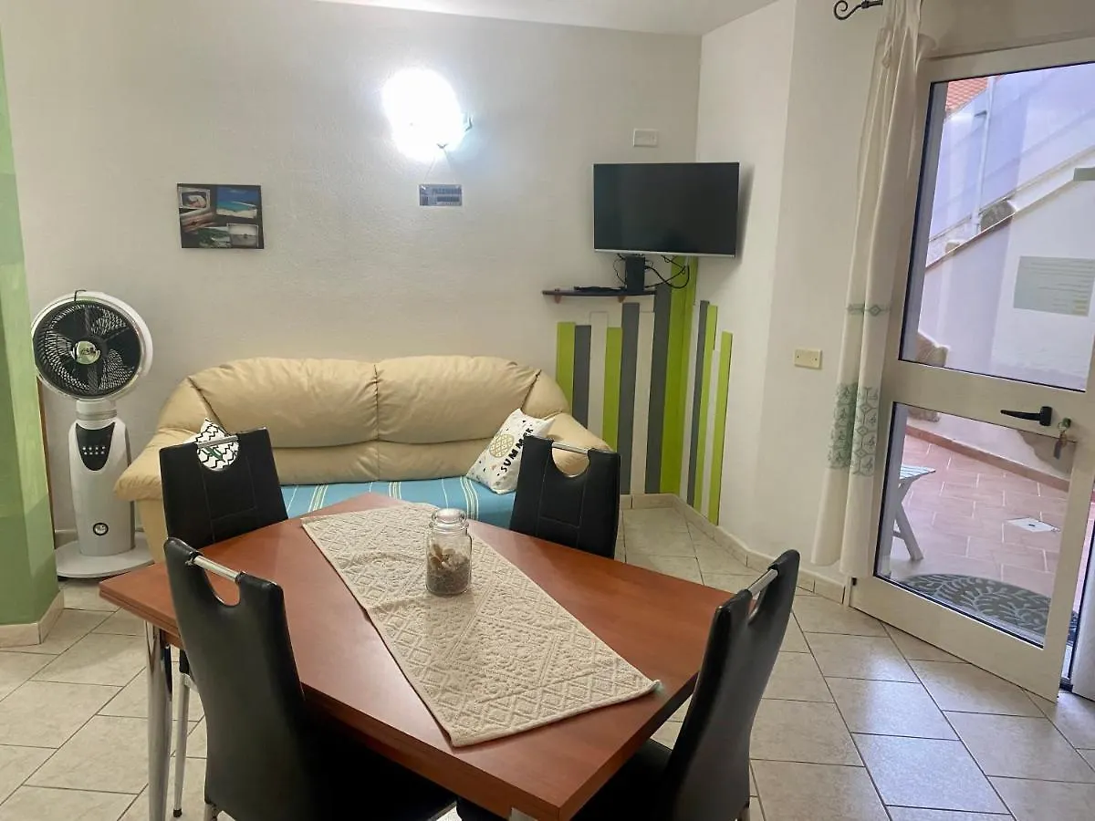 L'Oasi Di Chia Bed & Breakfast