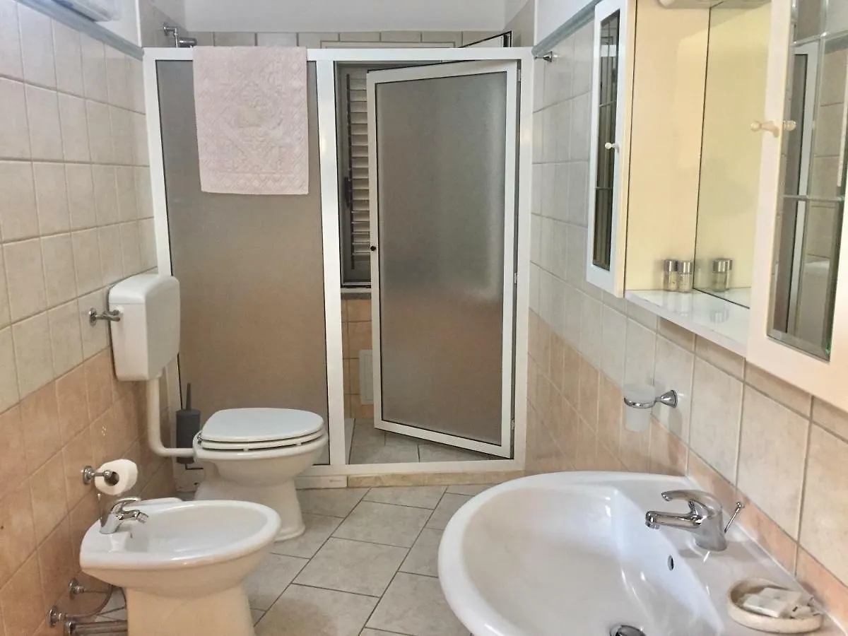 L'Oasi Di Chia Bed & Breakfast